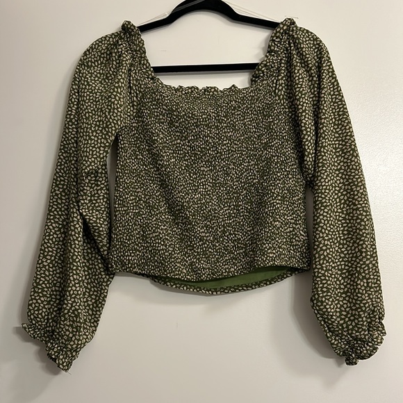 Green Print Smocked Going out Top, Medium NWOT - Picture 6 of 7